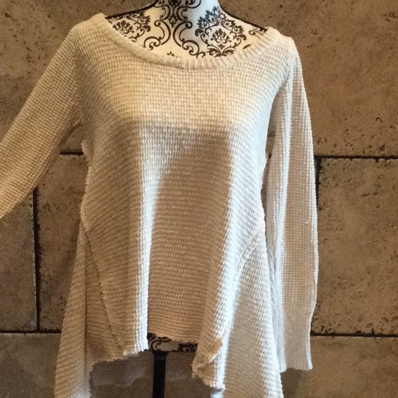 Beautiful long sleeve sweater - Picture 2 of 7